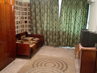 Продается однокомнатная квартира в кирпичном доме в центре города Батайск,  Просторная, светлая комната правильной формы,  Санузел совмещен, балкон остеклен,  В в Батайске