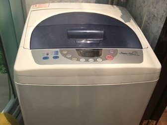 Продам отличную стиральную машинку автомат,работает чётко без нареканий,шланги имеются ,стирка на 6 кг ,загрузка белья в хорошем техническом состоянии,использовали в Бийске