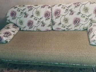 Продам диван в нормальном состоянии,  Ширина 210,длина сложенного 110,разложеный 160, Есть незначительные недостатки,на фото видно, Возможен торг, в Бийске