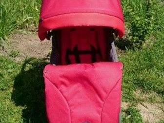 Прогулочная коляска Chicco красного цвета ! Вес 8 кг!Коляска в отличном состоянии, т,  к,  жили загородом и практически непользовались,  Имеется дождевик, сумочка, в Чебоксарах