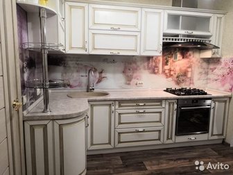 Кухонный гарнитур с фасадом МДФ патина в золочении,фартук(стеновая панель)- фотопечать на стекле, ручки металлокерамика, направляющие скрытого монтажа, столешница в Ельце