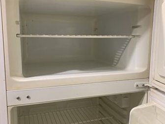 Холодильник «Стинол» ,  Все работает исправно и морозилка и сам холодильник ,  Размеры 168*59*60 (В*Ш*Г) ,  Возможен небольшой торг,  Самовывоз, в Ярославле