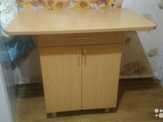 кухонный стол,  Цена 1000 руб в Кирове
