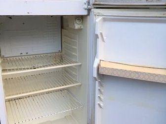 Продам холодильник отлично работает,морозилка морозит как надо,холодильная так же прекрасно холодит,внешний вид на фото, на работу ни как не влияет, высота 145, в Кирове
