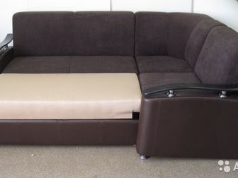 Новый угловой диван, Материал: велюр, кожзаменительЦвет: темно-коричневыйДиван пригоден для ежедневного использования в качестве кровати, Габаритные размеры: 2400*900/1800*900 в Курске