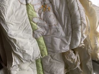 Бортики в детскую кроватку бежево-зелёного цвета, За Сникерс, Состояние: Б/у в Мурманске