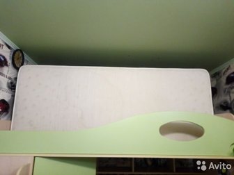 Продам кровать-чердак б/у,    отдам матрац(есть пятна) ,  На фото нет от лестницы 3 трубок, сняли так как залезает маленький ребёнок,  В наличии они есть,  Недочёты в Мурманске
