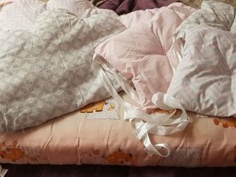 Кровать детская березка, Матрас кокосовый в отличном состоянии, Симпатичные бортики,подвесные погремушки,если всё вместе 5500 т, р, ,по отдельности кровать с матрасом в Мурманске