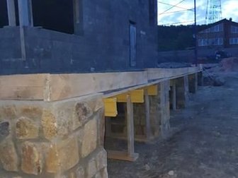 В связи с переездом продается строящийся из высококачественных материалов дом в Долине Уюта с участком 12 соток, огороженный забором из колотого камня высотой 3 в Мурманске