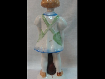 Скачать бесплатно фотографию Антиквариат Продам фарфоровую статуэтку Девочка с мишкой 32864773 в Пскове