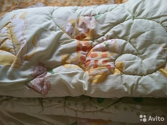 Одеяло теплое, в хорошем состоянии,  Вместе с ним отдам пододеяльник и простыню,  На возраст от 0 до 3-х лет, Состояние: Б/у в Саранске
