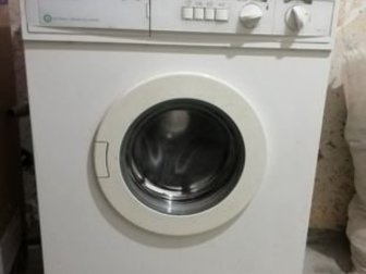 Узкая стиральная машина Electrolux в отличном рабочем состоянии,  Продаётся срочно в связи с ремонтом, в Сергиев Посаде