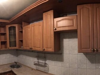 Продам красивый и качественный  кухонный гарнитур,  Состояние хорошее,  Цена указана только за гарнитур, вместе с плитой цена 9800 руб, Пишите, отвечу на любые вопросы, в Тольятти