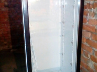 ШХ-370 С - среднетемпературный холодильный шкаф с одной распашной стеклянной дверью и объемом 370л,   Корпус выполнен из окрашенной оцинкованной стали с пенополиуретановым в Туле