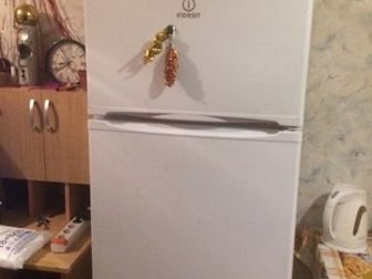 Холодильник не работает, продаём на запчасти,  Сломан компрессор в Великом Новгороде