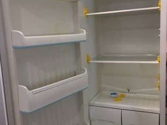Продам холодильник Двухкамерный , морозилка снизу,  Полностью в исправном состоянии,  Продаётся в связи с обновлением кухни,  Самовывоз,  Есть грузовой лифт,  Цена в Великом Новгороде